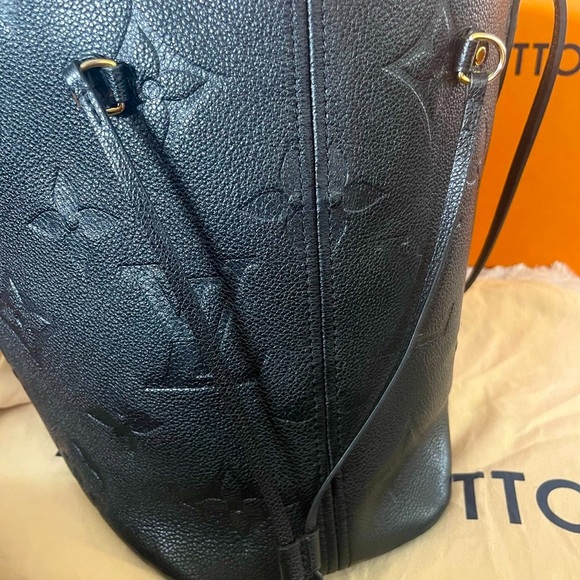 Louis Vuitton Neverful MM - Picture 16 of 17